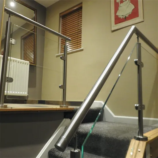 Barandillas semi-enmarcadas para barandillas de parapeto de vidrio en edificios comerciales